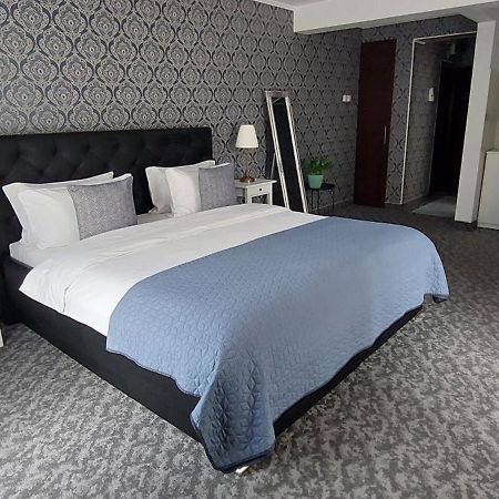 Harmony House Hotel Târgu Jiu Buitenkant foto