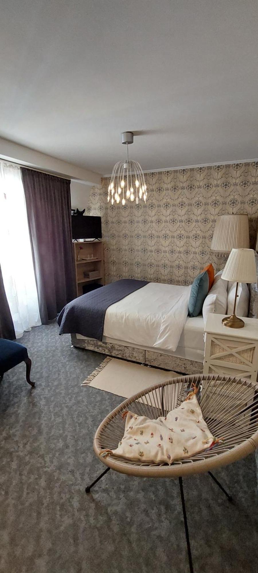 Harmony House Hotel Târgu Jiu Buitenkant foto