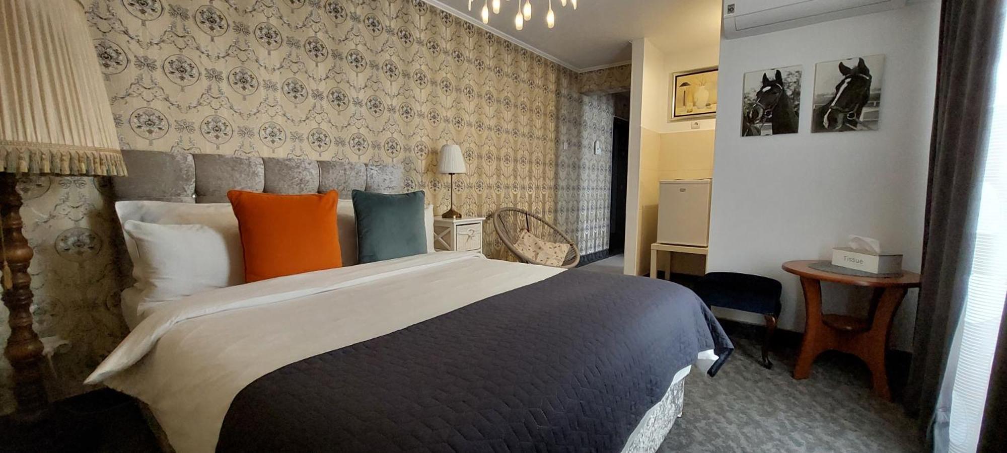 Harmony House Hotel Târgu Jiu Buitenkant foto